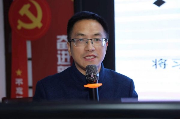 张放开展微宣讲