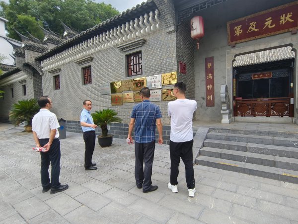 市委史志室主任张吉全赴太湖县调研